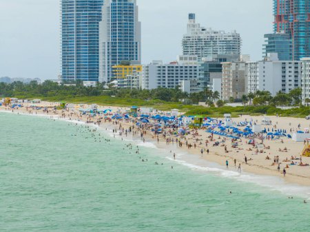 Photo for Miami Beach, FL, USA - September 3, 2023: Overcrowding Miami Beach Labor Day Sunday weekend holiday - Royalty Free Image