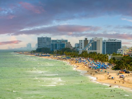 Photo for Crowds of tourists in Fort Lauderdale LAbor Day 2023 - Royalty Free Image