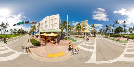 Foto de Miami Beach, FL, EE.UU. - 3 de septiembre de 2023: 360 foto El Majestic Miami Beach Ocean Drive equirectangular - Imagen libre de derechos