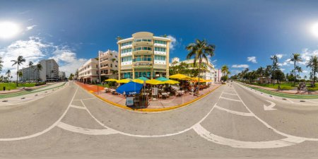 Téléchargez les photos : Miami Beach, Floride, États-Unis - 3 septembre 2023 : 360 photo Le Fritz Hotel Miami Beach Ocean Drive panorama équirectangulaire - en image libre de droit