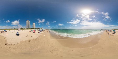 Téléchargez les photos : Miami Beach, FL, États-Unis - septembre 3, 2023 : 360 spherical photo Miami Beach Labor Day Weekend Dimanche 2023 - en image libre de droit