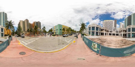 Foto de Miami Beach, FL, Estados Unidos - 3 de septiembre de 2023: 360 foto Royal Palm Hotel cerrado por negocios alrededor de 2023 - Imagen libre de derechos