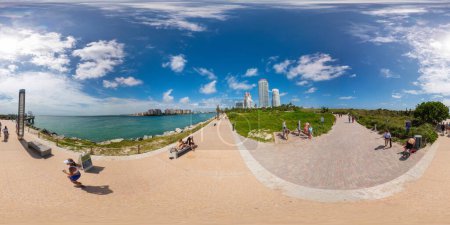 Foto de Miami Beach, FL, USA - 3 de septiembre de 2023: Miami Beach South Pointe Park 2023 - Imagen libre de derechos