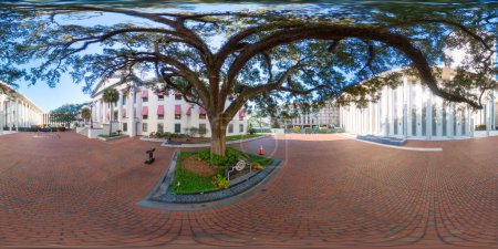 Téléchargez les photos : 360 photo équirectangulaire de la Floride State Capitol Building circa 2023, - en image libre de droit