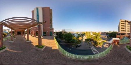Téléchargez les photos : Kleman Plaza Tallahassee tourné avec une caméra panoramique 360 - en image libre de droit