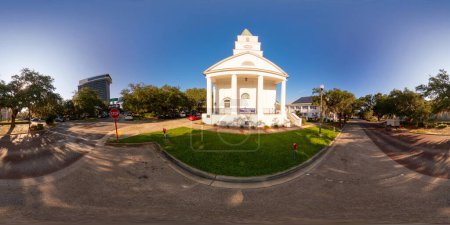 Téléchargez les photos : Photo d'une première église presbytérienne au centre-ville de Tallahassee FL - en image libre de droit