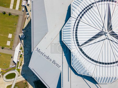 Téléchargez les photos : Atlanta, GA, États-Unis - 8 septembre 2023 : Photo aérienne de drone Mercedes Benz Stadium Atlanta Géorgie USA photo aérienne directe - en image libre de droit