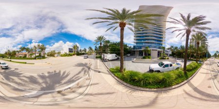 Téléchargez les photos : Sunny Isles Beach, FL, États-Unis - octobre 6, 2023 : 360 photo équirectangulaire Regalia Condominium streetview - en image libre de droit