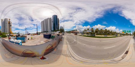 Téléchargez les photos : Sunny Isles Beach, FL, États-Unis - 6 octobre 2023 : 360 photo équirectangulaire Site de construction de St Regis - en image libre de droit