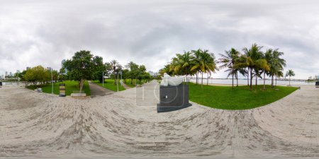Téléchargez les photos : Miami, FL, USA - 6 octobre 2023 : 360 sculptures d'art photographique équirectangulaires de Jorge Jimenez Deredia - en image libre de droit