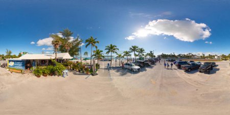 Foto de Key West, FL, EE.UU. - 21 de octubre de 2023: 360 equirectangular stock foto Saludo en la playa Key West Huevos de la playa - Imagen libre de derechos