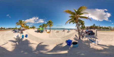 Téléchargez les photos : Key West, FL, États-Unis - octobre 21, 2023 : 360 photo de stock équirectangulaire Higgs Beach Key West Florida - en image libre de droit