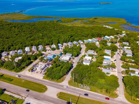 Téléchargez les photos : Quartiers résidentiels photo aérienne en Floride Keys - en image libre de droit