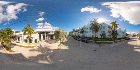 Téléchargez les photos : Key West, FL, États-Unis - octobre 21, 2023 : Santa Maria Suites Resort Key West 360 équirectangulaire photo de stock - en image libre de droit
