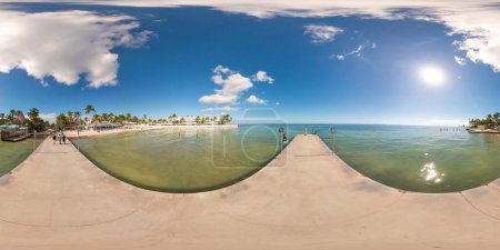 Téléchargez les photos : Key West, FL, États-Unis - octobre 21, 2023 : Ponce De Leon Fishing Pier Key West 360 équirectangulaire photo de stock - en image libre de droit