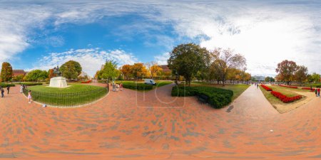 Foto de Washington DC, Estados Unidos - 28 de octubre de 2023: Lafayette Square by The White House DC. 360 panorama VR equirectangular foto - Imagen libre de derechos