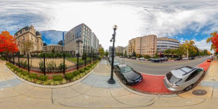 Foto de Washington DC, EE.UU. - 28 de octubre de 2023: Edificio histórico en Washington DC con jardín. 360 panorama VR equirectangular foto - Imagen libre de derechos