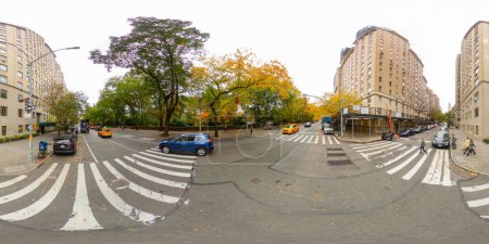 Téléchargez les photos : New York, NY, USA - 27 octobre 2023 : New York 5th Avenue by Central Park. 360 panorama VR photo équirectangulaire - en image libre de droit