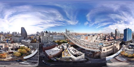 Téléchargez les photos : Vue aérienne panoramique panoramique équirectangulaire de Brooklyn New York avec vue sur la rivière et NYC - en image libre de droit