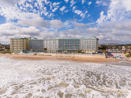 Téléchargez les photos : Ormond Beach, Floride, États-Unis - 18 novembre 2023 : Photo aérienne Royal Floridian Resort By Spinnaker Resorts - en image libre de droit