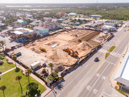 Foto de Flagler Beach, FL, Estados Unidos - 18 de noviembre de 2023: Foto aérea de drone de Compass by Margaritaville Hotel - Imagen libre de derechos