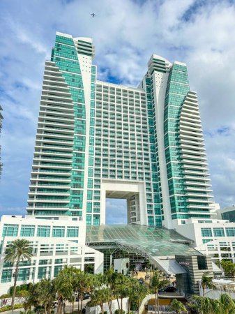 Téléchargez les photos : Hollywood Beach, FL, USA - 26 Décembre 2023 : Hôtel Diplomat sur Hollywood Beach FL USA - en image libre de droit
