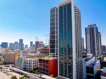 Téléchargez les photos : Miami, FL, USA - 21 Février 2024 : Photo Aérienne Bezel Tower Miami - en image libre de droit
