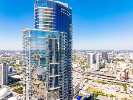 Foto de Miami, FL, Estados Unidos - 21 de febrero de 2024: Foto aérea Miami Worldcenter torres - Imagen libre de derechos
