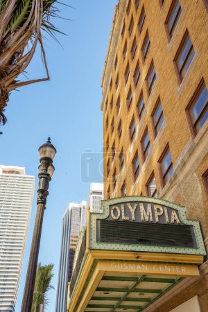 Foto de Miami, FL, Estados Unidos - 21 de febrero de 2024: Miami Olympia Theater Gusman Center - Imagen libre de derechos