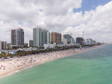 Téléchargez les photos : Séjour printanier collège photo aérienne sur Fort Lauderdale Beach FL - en image libre de droit