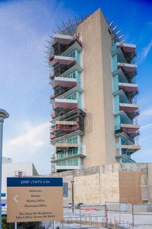 Foto de Fort Lauderdale, FL, EE.UU. - 13 de marzo de 2024: Desarrollo de la construcción del Pier Sixty-Six Resort 2024 - Imagen libre de derechos