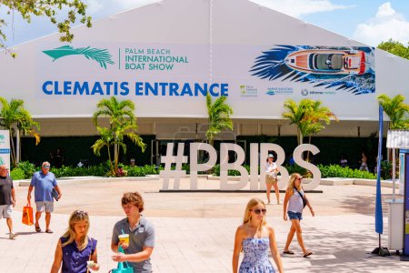 Téléchargez les photos : West Palm Beach, FL, États-Unis - 24 mars 2024 : PBIBS au Palm Beach International Boat Show - en image libre de droit
