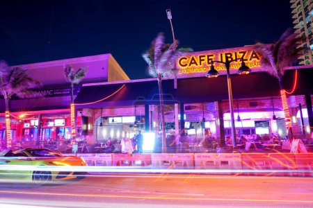 Foto de Fort Lauderdale, FL, Estados Unidos - 30 de marzo de 2024: Fort Lauderdale Florida Café Ibiza - Imagen libre de derechos