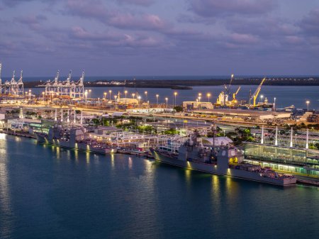 Luftbild Militärschiffe bei der Port Miami Fleet Week 2024