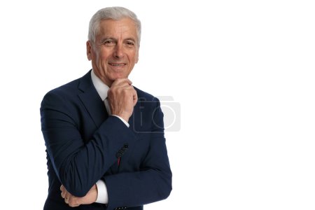 Foto de Old business man scratching his chin and smiling at the camera - Imagen libre de derechos