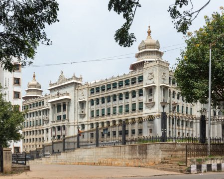 Téléchargez les photos : Le bâtiment législatif de l'État du Karnataka dans le sud de l'Inde - en image libre de droit
