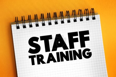 STAFF TRAINING ist ein Programm, das von einem Manager durchgeführt wird, um spezifischen Mitarbeitern die notwendigen Fähigkeiten und Kenntnisse zu vermitteln.