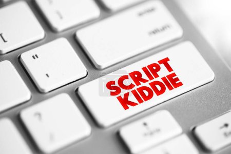 Téléchargez les photos : Script Kiddie est quelqu'un qui utilise un logiciel existant pour pirater les systèmes informatiques appartenant à d'autres, bouton de concept de texte sur le clavier - en image libre de droit