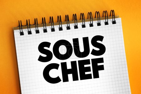Foto de Sous Chef es un chef que es el segundo al mando en una cocina, la persona que clasifica a continuación después del jefe de cocina, fondo de concepto de texto - Imagen libre de derechos