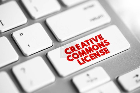 Licencia Creative Commons: una de las varias licencias públicas de derechos de autor que permiten la distribución gratuita de una obra con derechos de autor, un botón de concepto de texto en el teclado