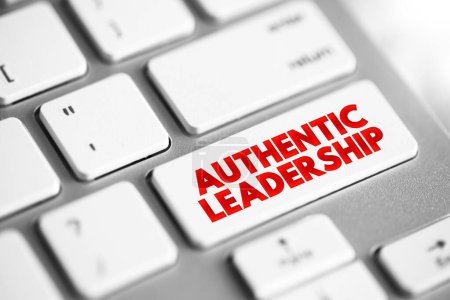 Téléchargez les photos : Authentic Leadership est un domaine de plus en plus dans la recherche universitaire, bouton de concept de texte sur le clavier - en image libre de droit