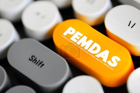 PEMDAS - el orden de las operaciones para las expresiones matemáticas que implican más de una operación, botón de concepto de texto acrónimo en el teclado