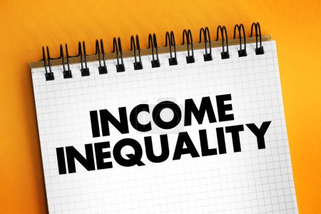 Einkommensungleichheit bezieht sich darauf, wie ungleich das Einkommen innerhalb einer Bevölkerung verteilt ist, Textkonzept auf Notizblock