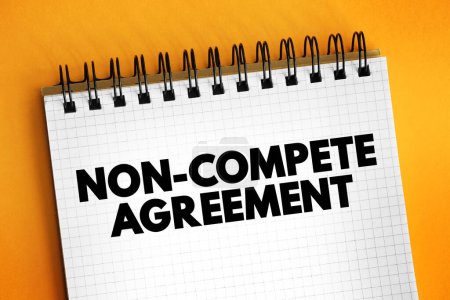 Acuerdo de no competencia: contrato en el que un empleado acuerda no competir con un empleador después de que finalice el período de empleo, el concepto de texto en el bloc de notas