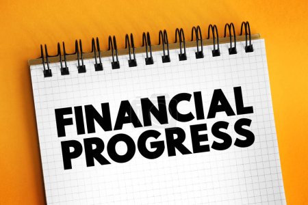 Finanzielle Fortschritte - die Verbesserung oder Verbesserung der finanziellen Situation oder des Zustandes im Laufe der Zeit, Textkonzept auf dem Notizblock
