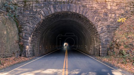 Foto de Car is driving through a tunnel on the Blue Ridge Parkway near Asheville, North Carolina - Imagen libre de derechos