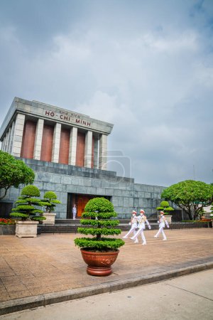 Téléchargez les photos : Hanoi, Vietnam, 13 novembre 2022 : Changement de garde au mausolée Ho Chi Minh à Hanoi, Vietnam - en image libre de droit