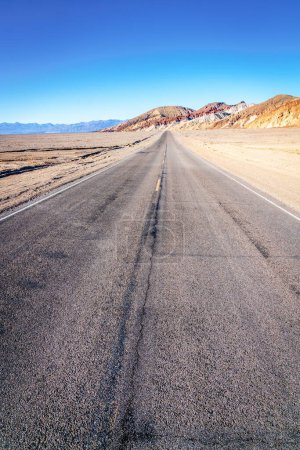 Téléchargez les photos : Road near Badwater Basin in Death Valley National Park in California - en image libre de droit