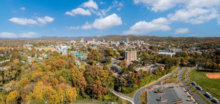 Foto de Vista aérea de Asheville, Carolina del Norte en otoño - Imagen libre de derechos
