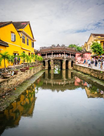 Téléchargez les photos : Hoi An, Vietnam, 20 novembre 2022 : Pont historique japonais (alias Pagode Cau) dans la ville de Hoi An, Vietnam - en image libre de droit